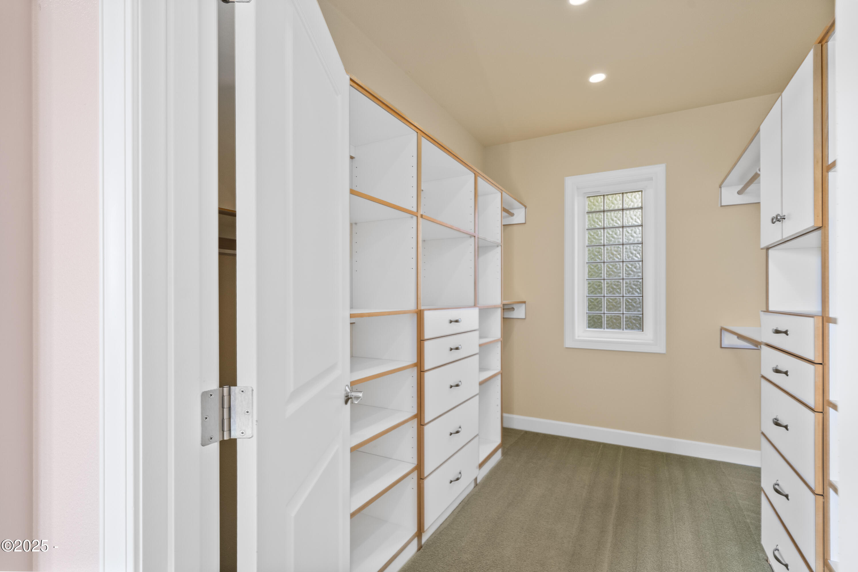 584 SE Running Springs Street