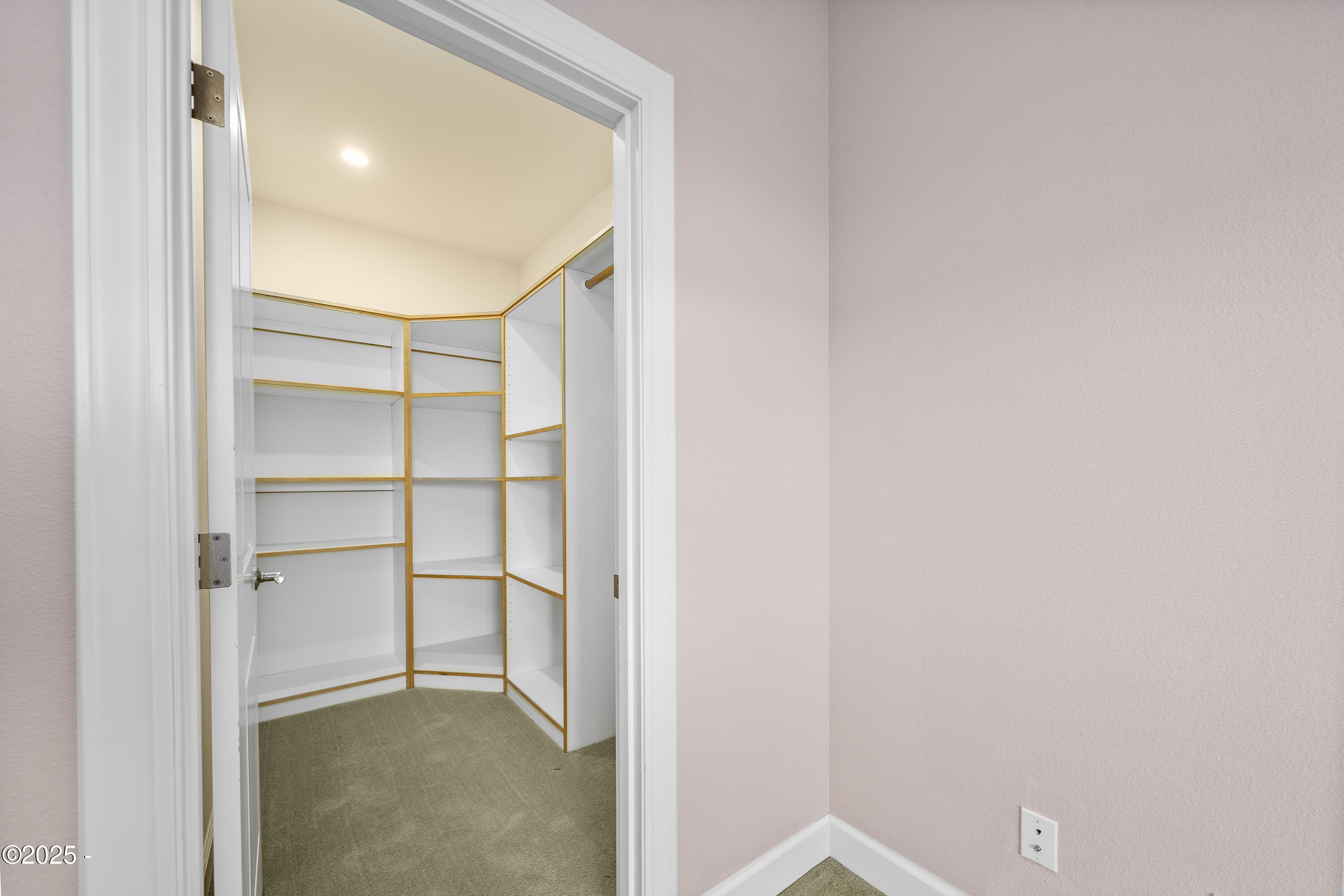 584 SE Running Springs Street