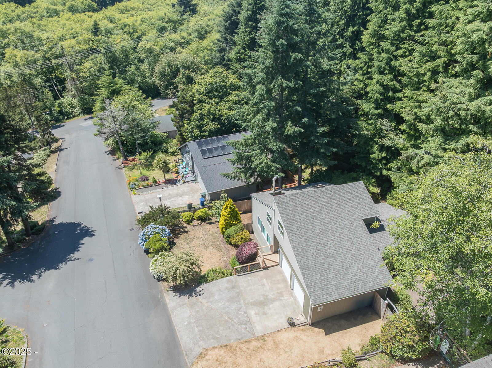 901 NE Lakewood Drive