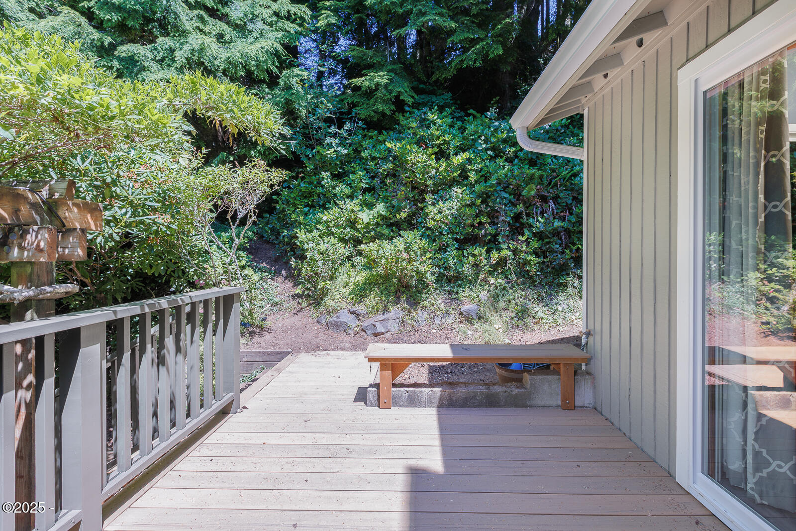 901 NE Lakewood Drive