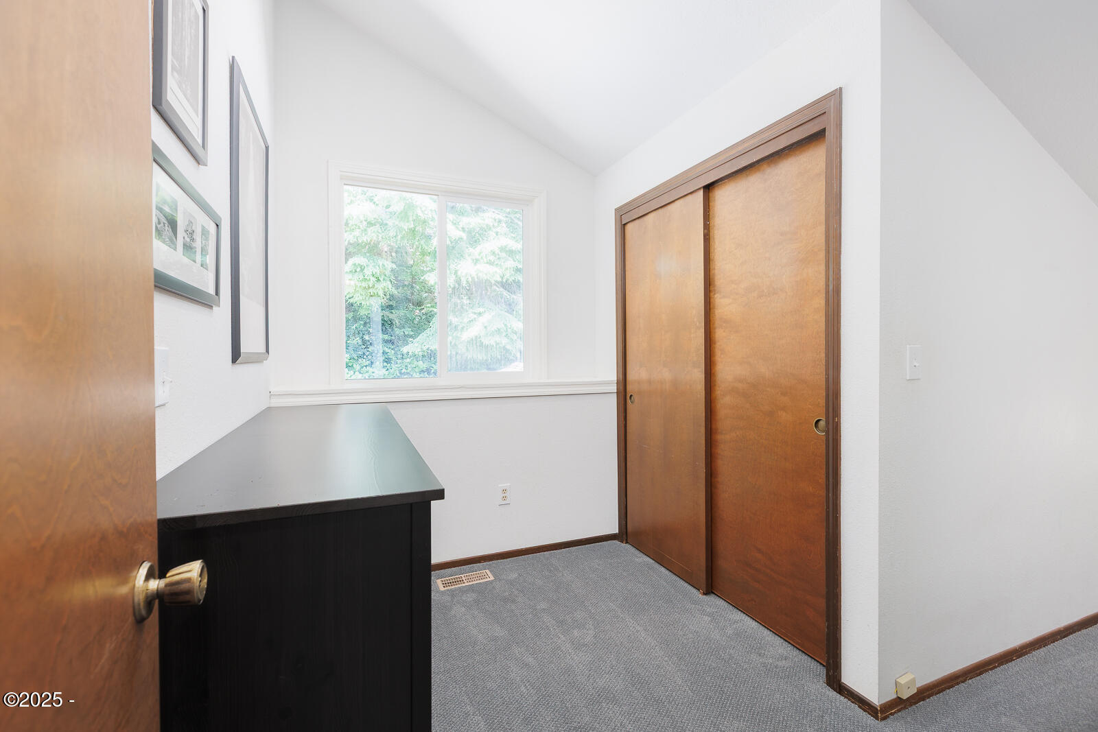 901 NE Lakewood Drive