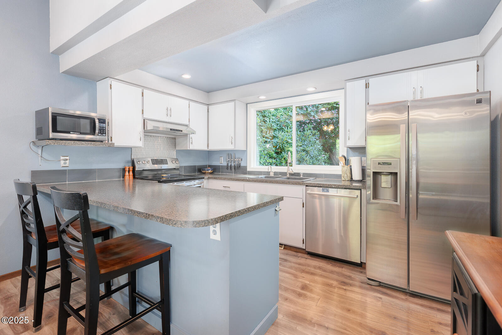 901 NE Lakewood Drive