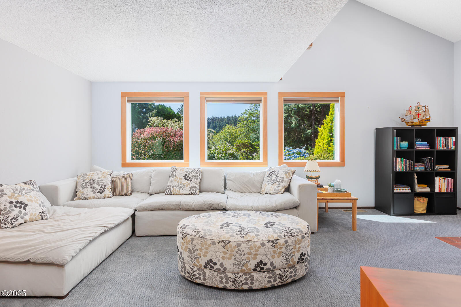 901 NE Lakewood Drive