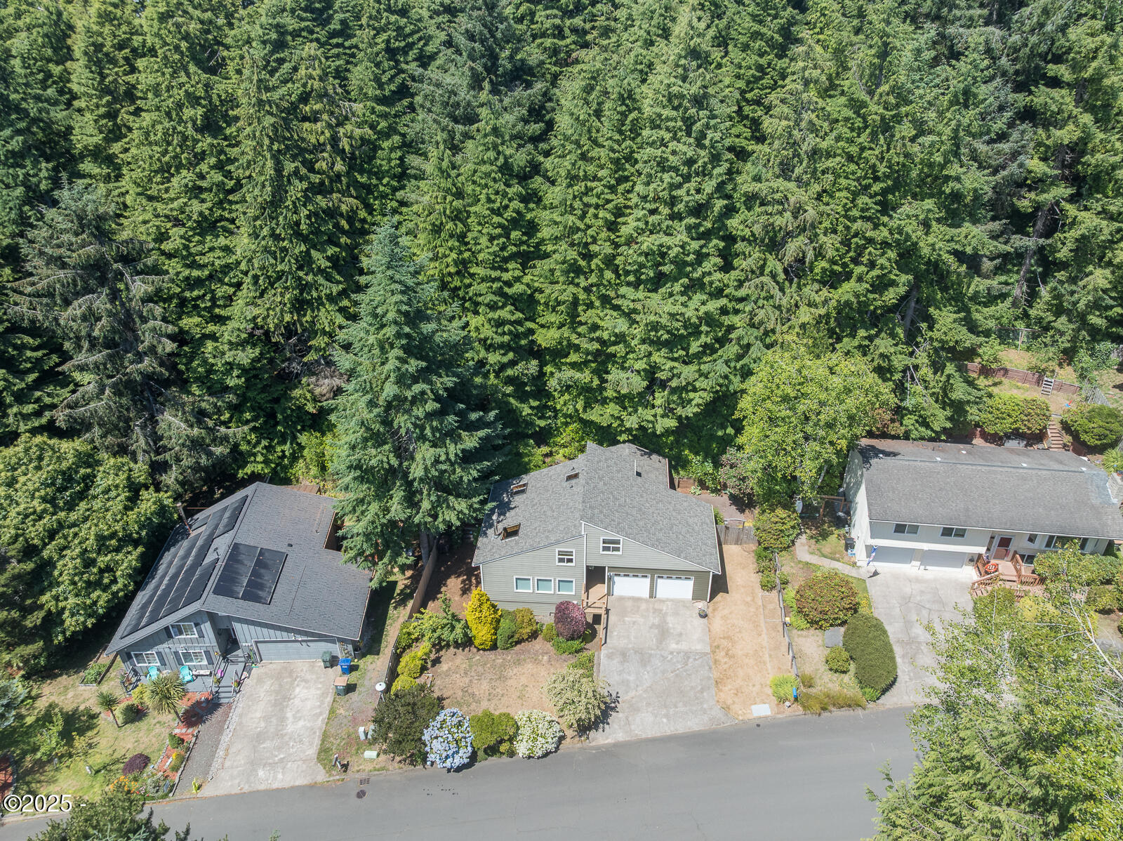 901 NE Lakewood Drive