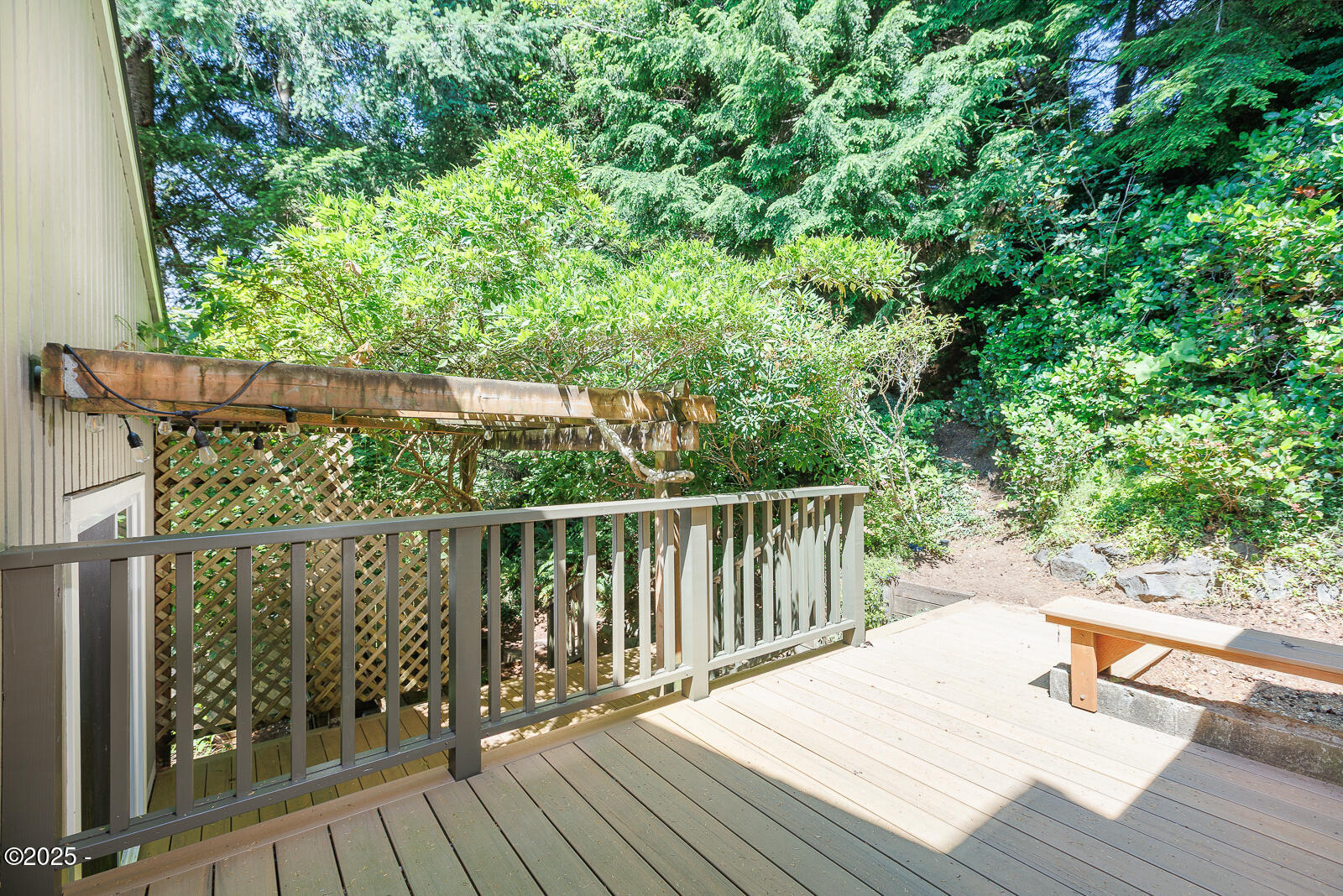 901 NE Lakewood Drive