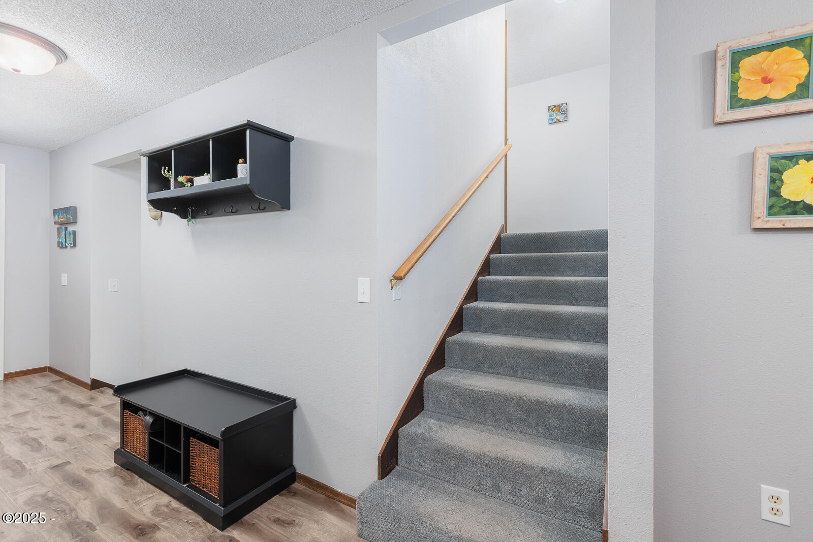 901 NE Lakewood Drive