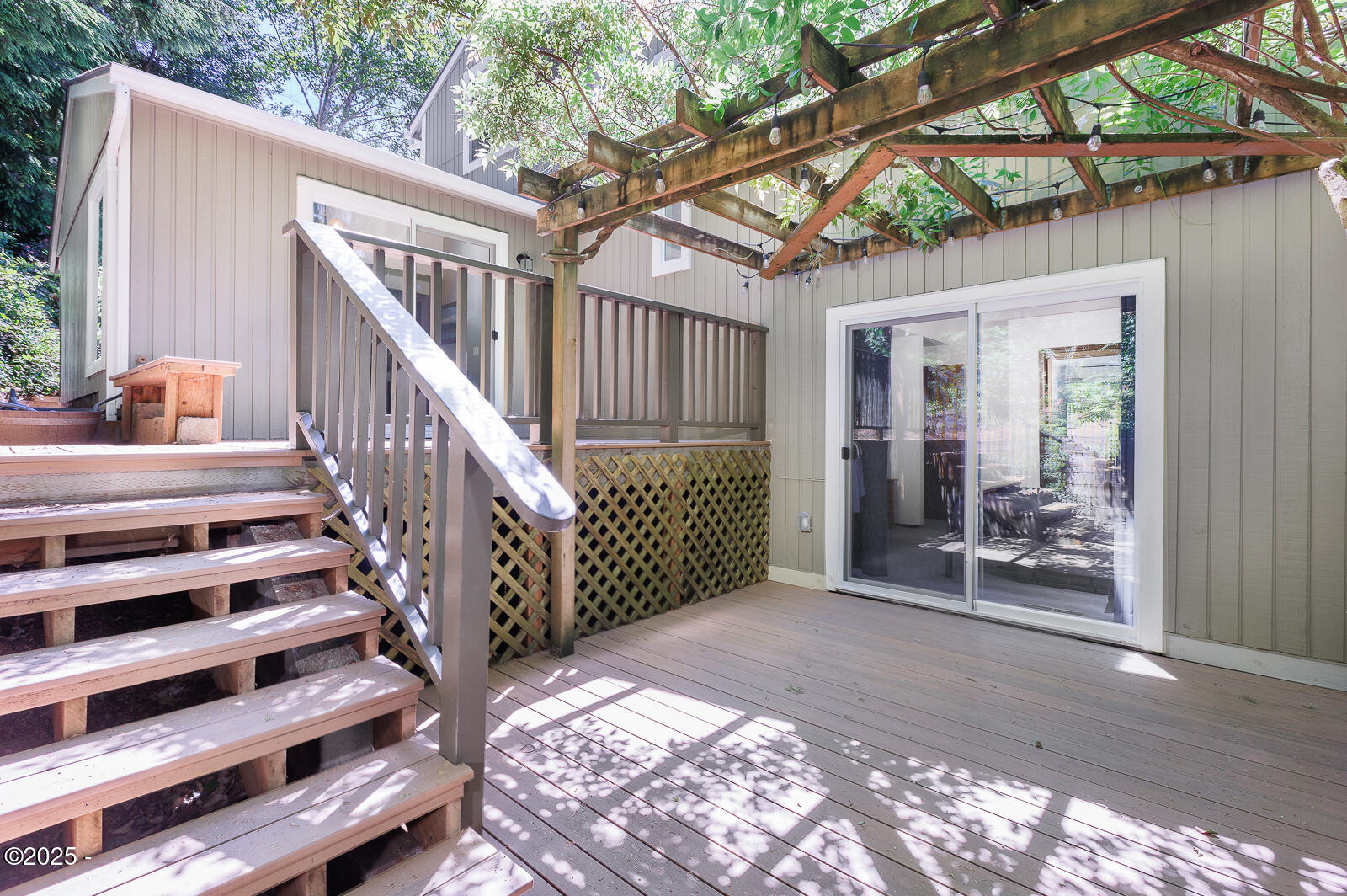 901 NE Lakewood Drive