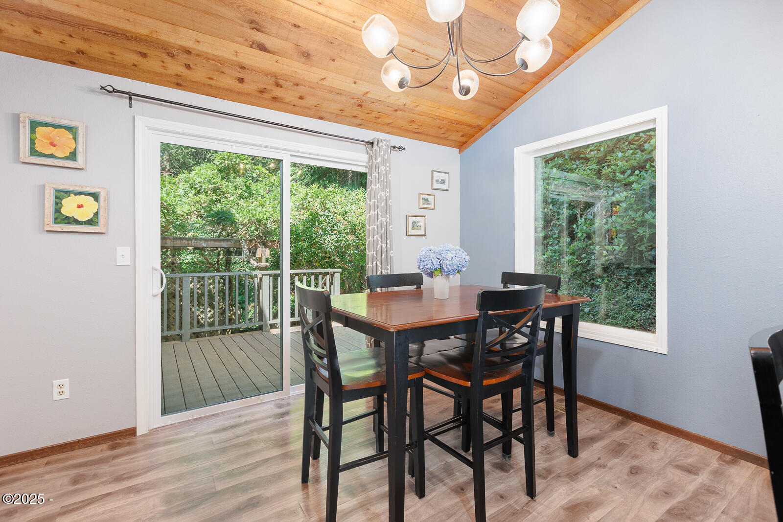 901 NE Lakewood Drive