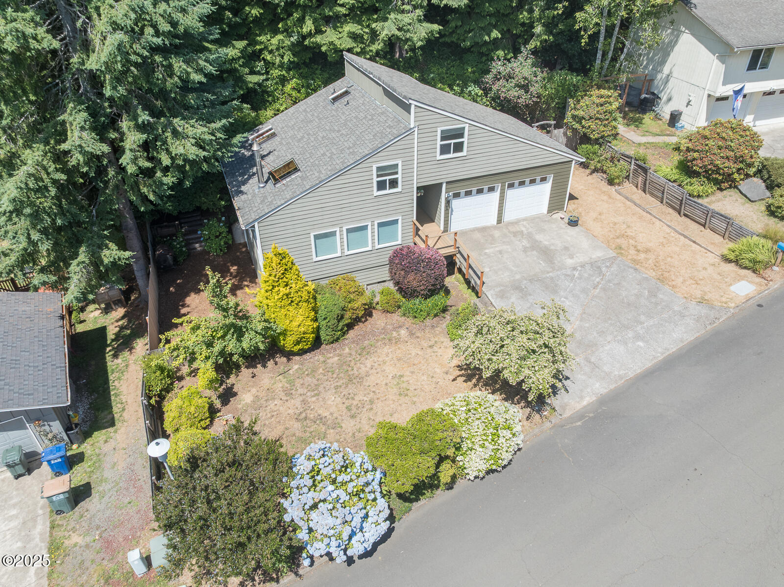 901 NE Lakewood Drive