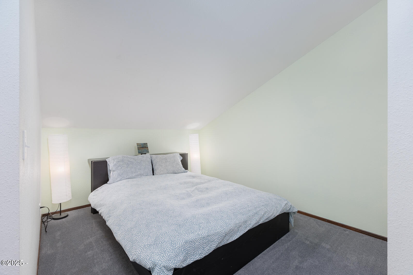 901 NE Lakewood Drive