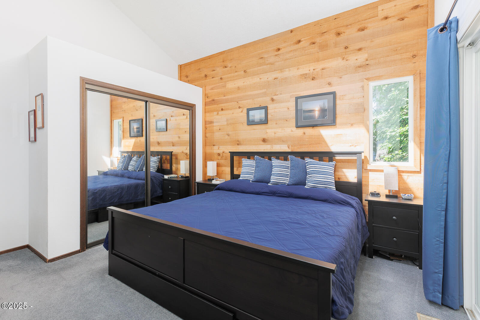 901 NE Lakewood Drive