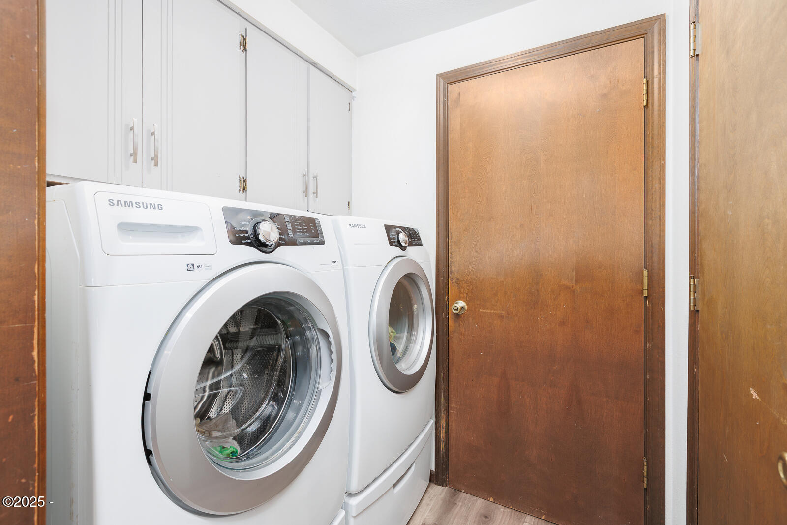 901 NE Lakewood Drive