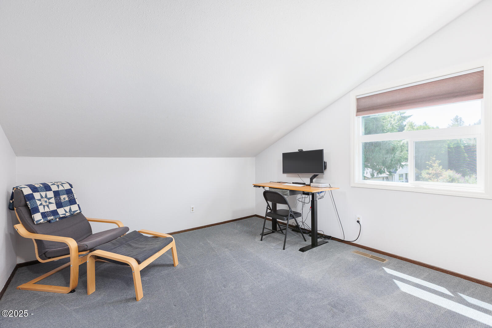 901 NE Lakewood Drive