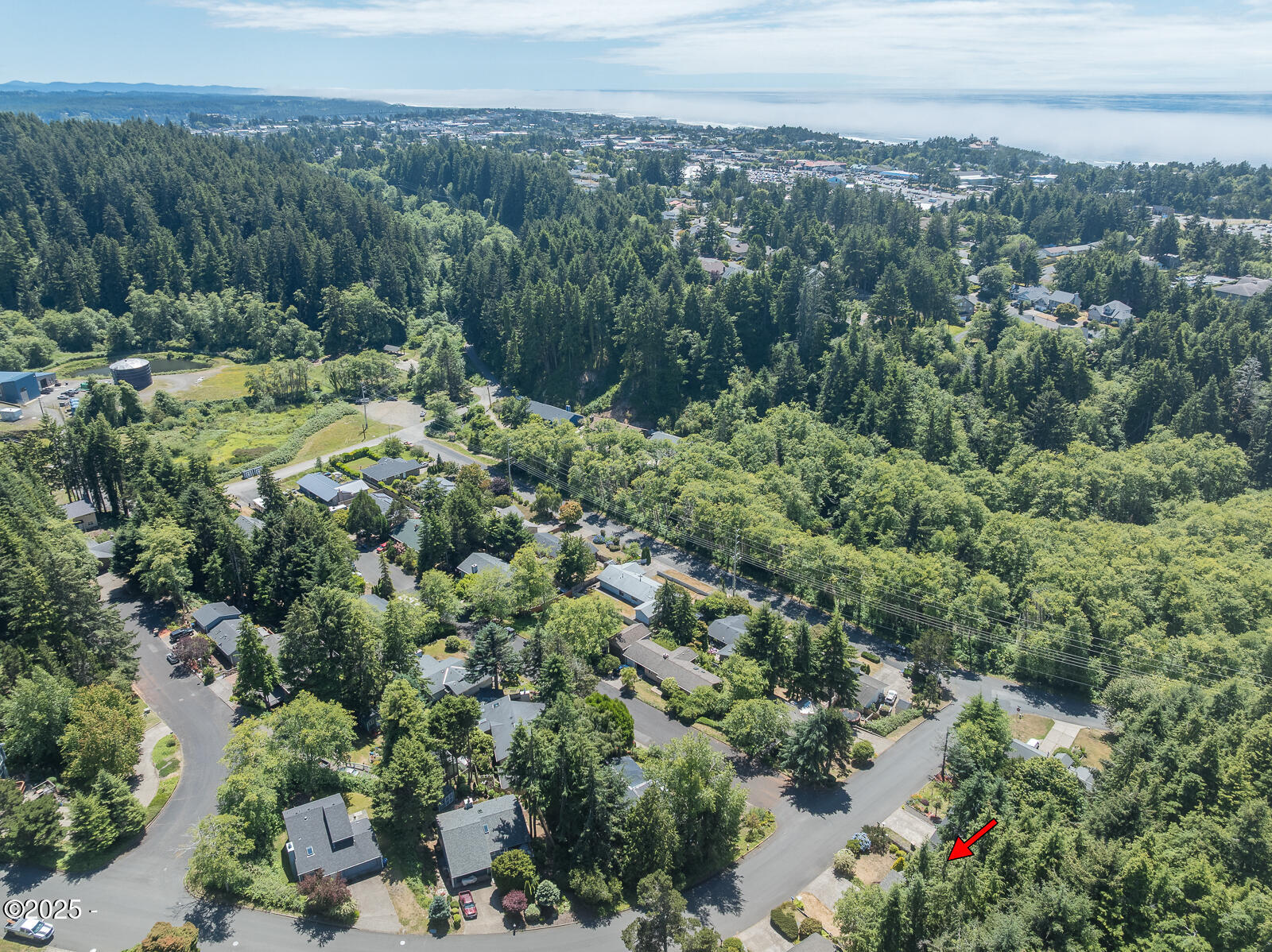 901 NE Lakewood Drive