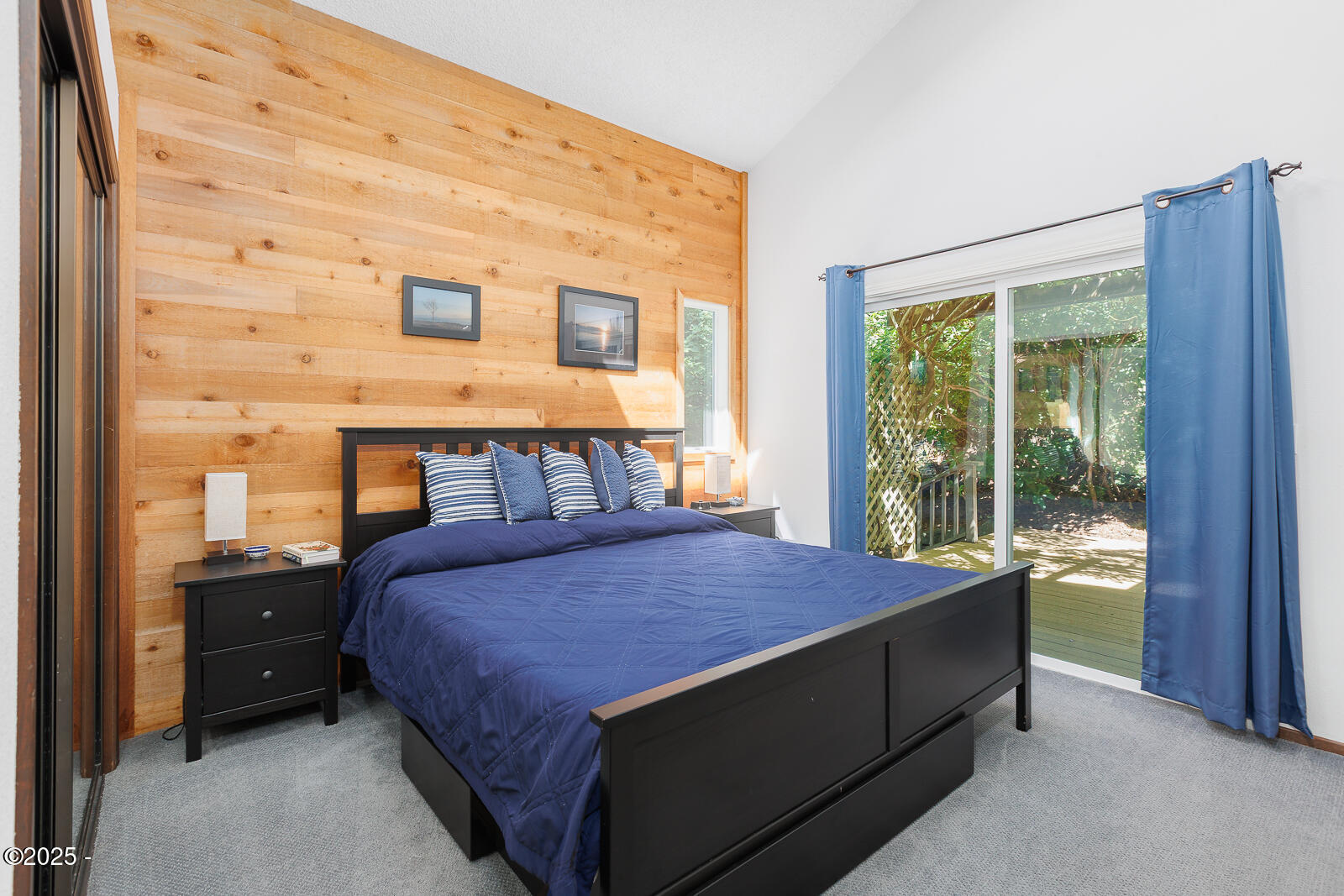 901 NE Lakewood Drive