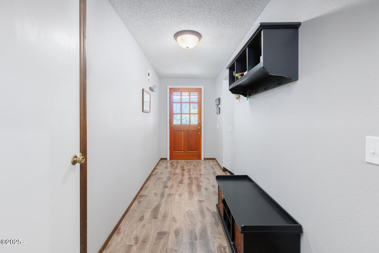 901 NE Lakewood Drive