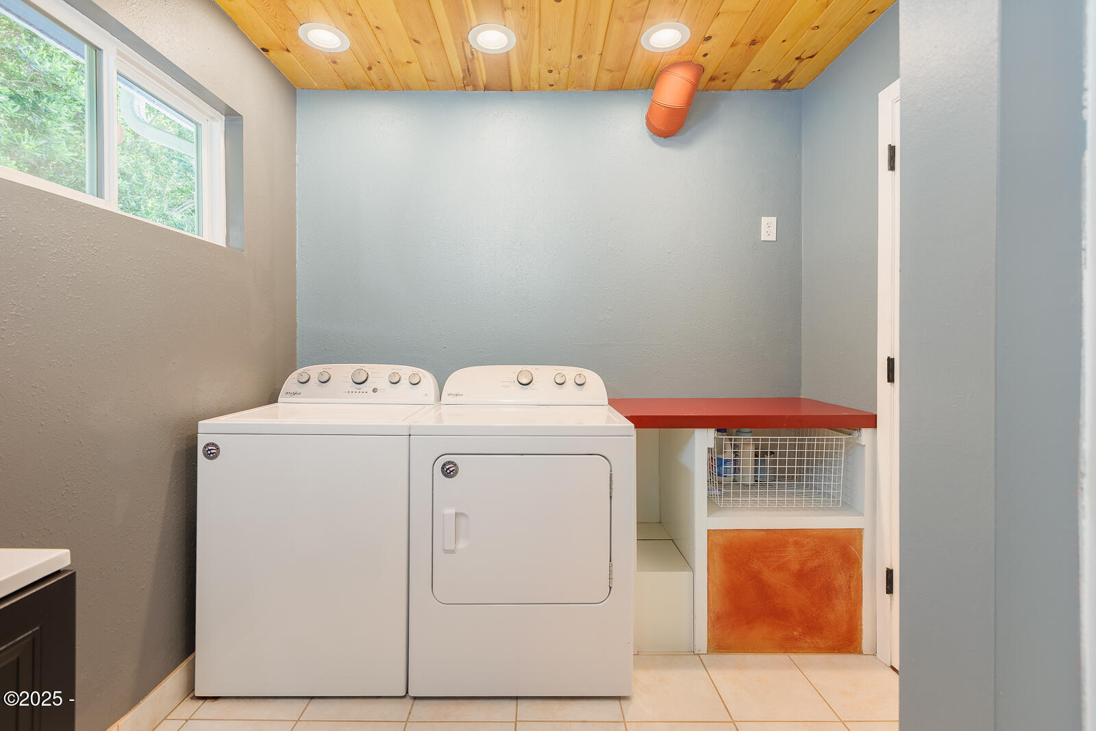 1115 SW Whitecap Drive