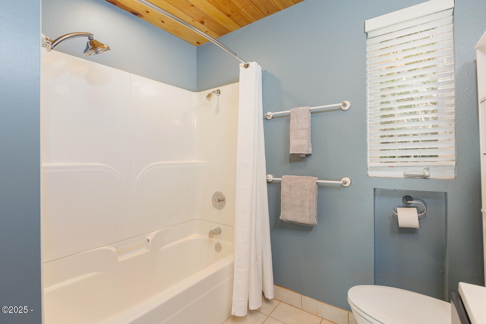 1115 SW Whitecap Drive