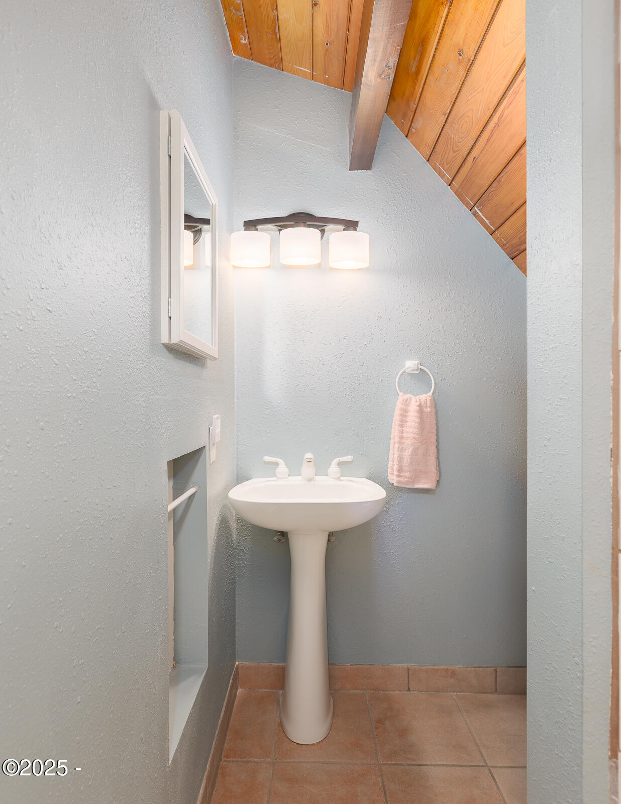 1115 SW Whitecap Drive