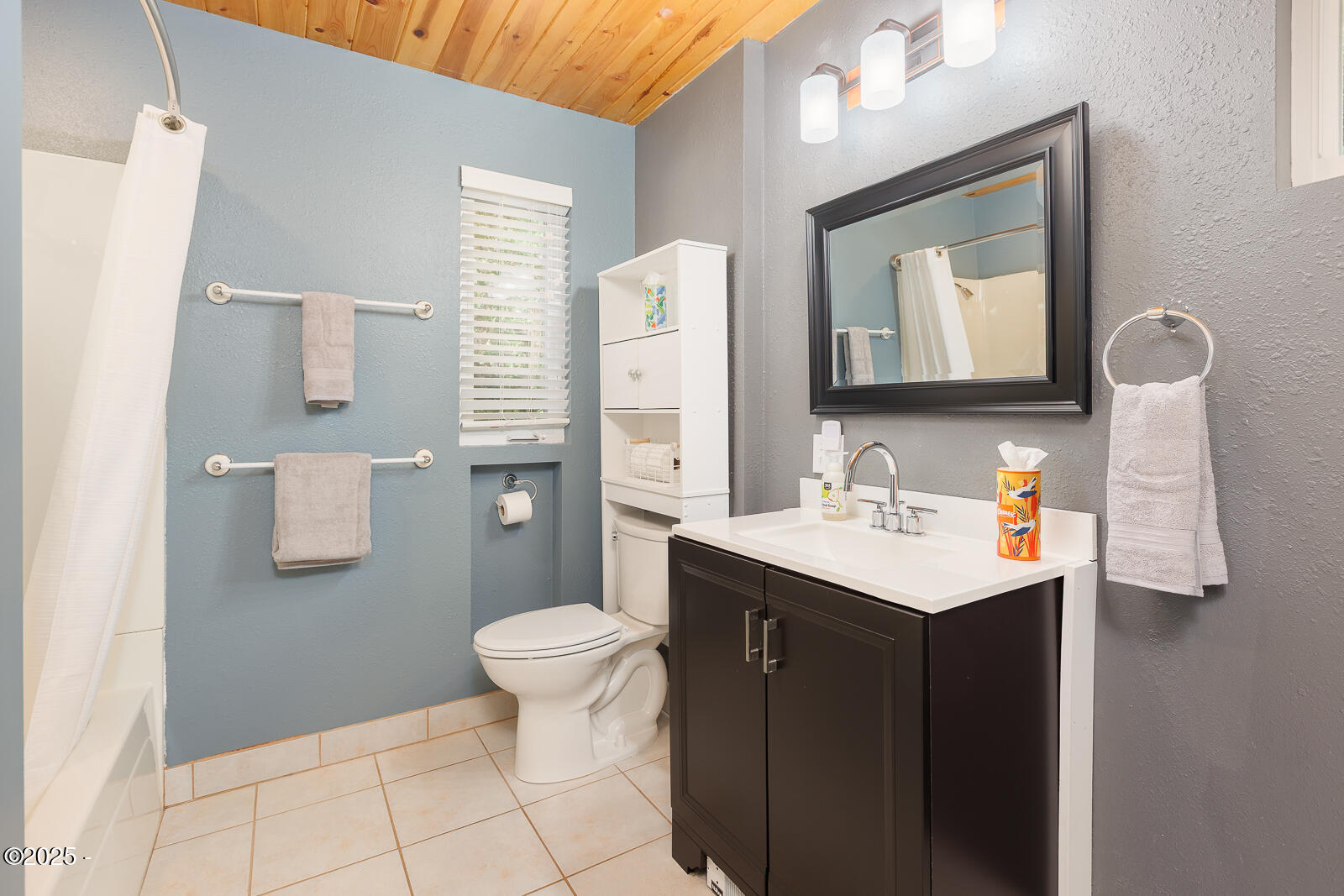 1115 SW Whitecap Drive