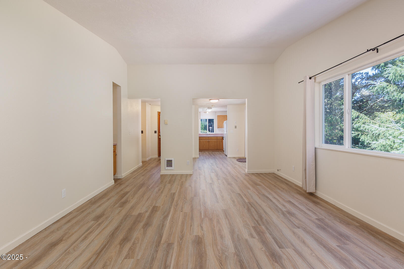 725 SE Ball Boulevard