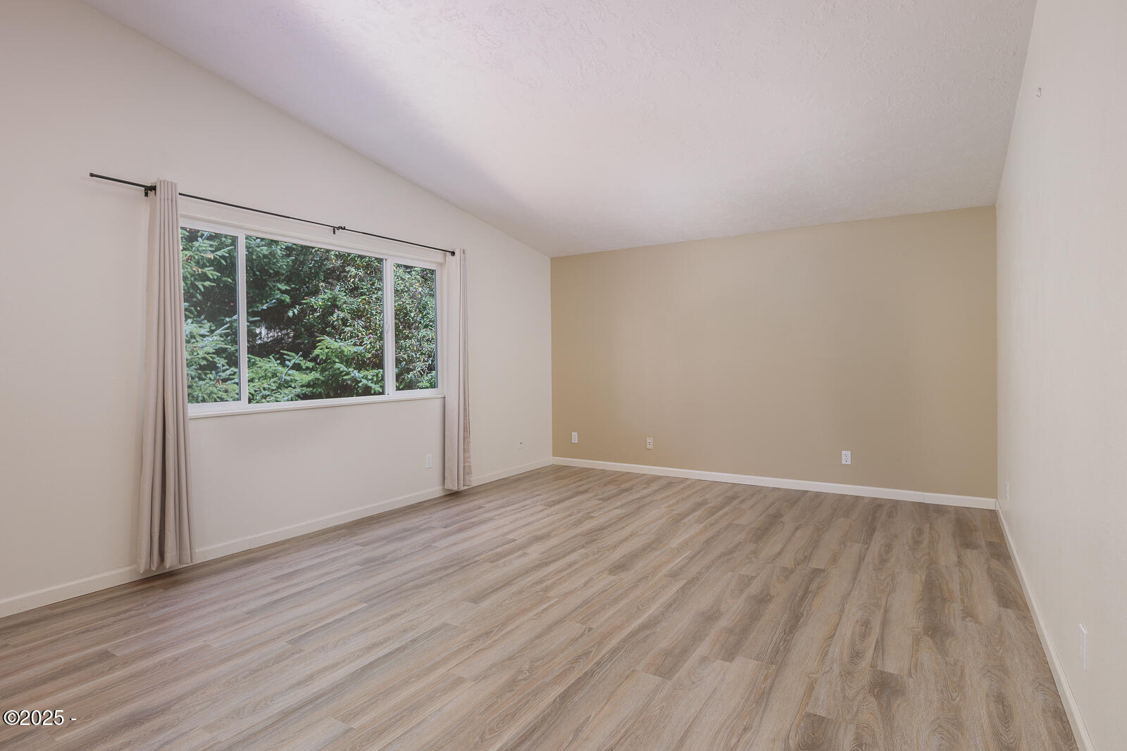 725 SE Ball Boulevard