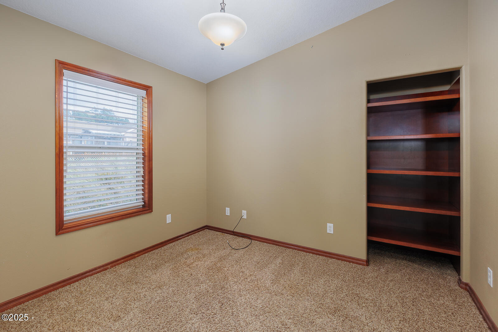 1617 NW Oceanic Loop