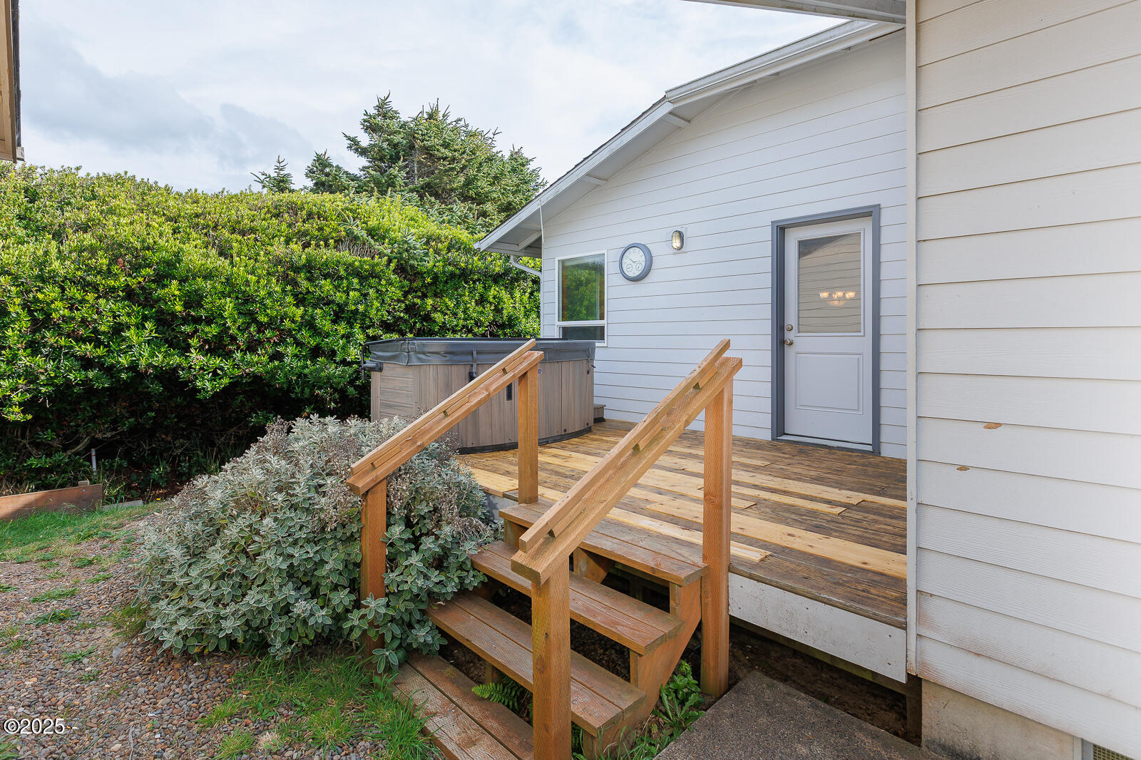 1617 NW Oceanic Loop