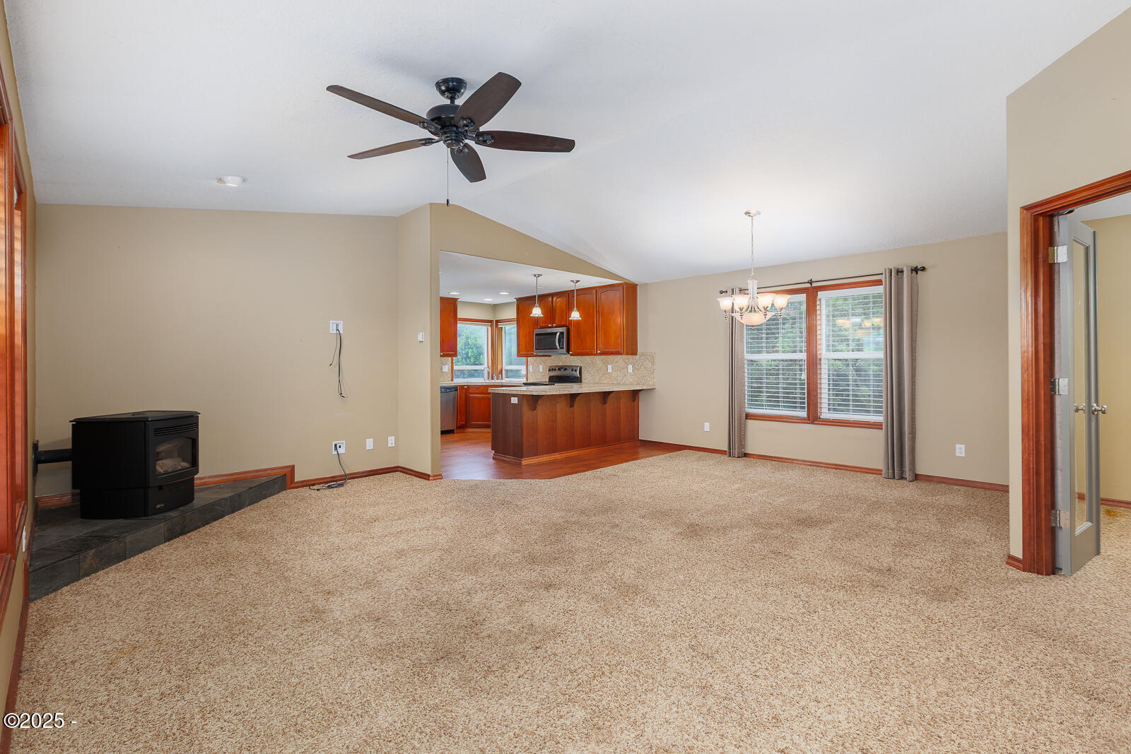 1617 NW Oceanic Loop