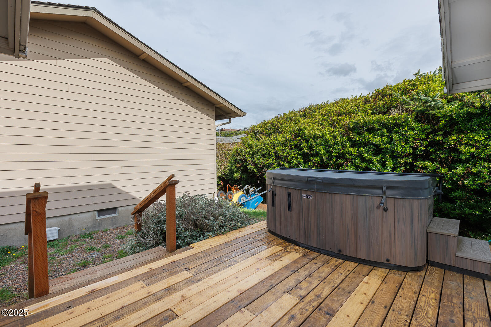 1617 NW Oceanic Loop