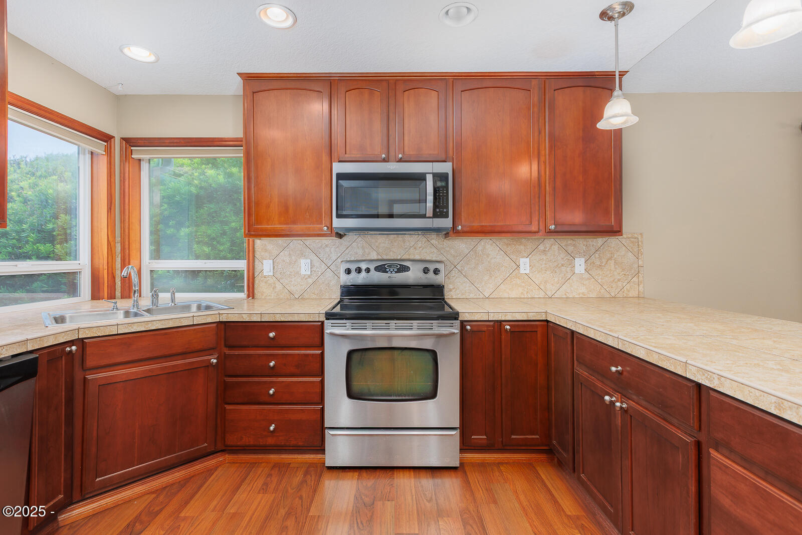 1617 NW Oceanic Loop