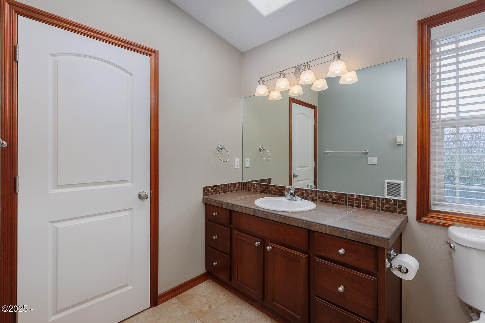 1617 NW Oceanic Loop