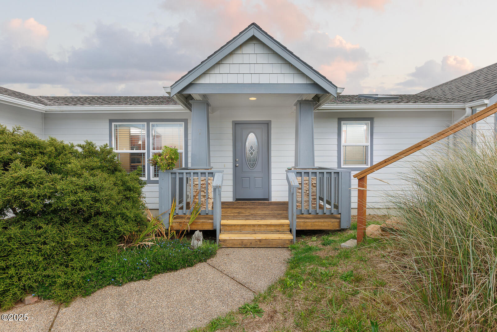 1617 NW Oceanic Loop