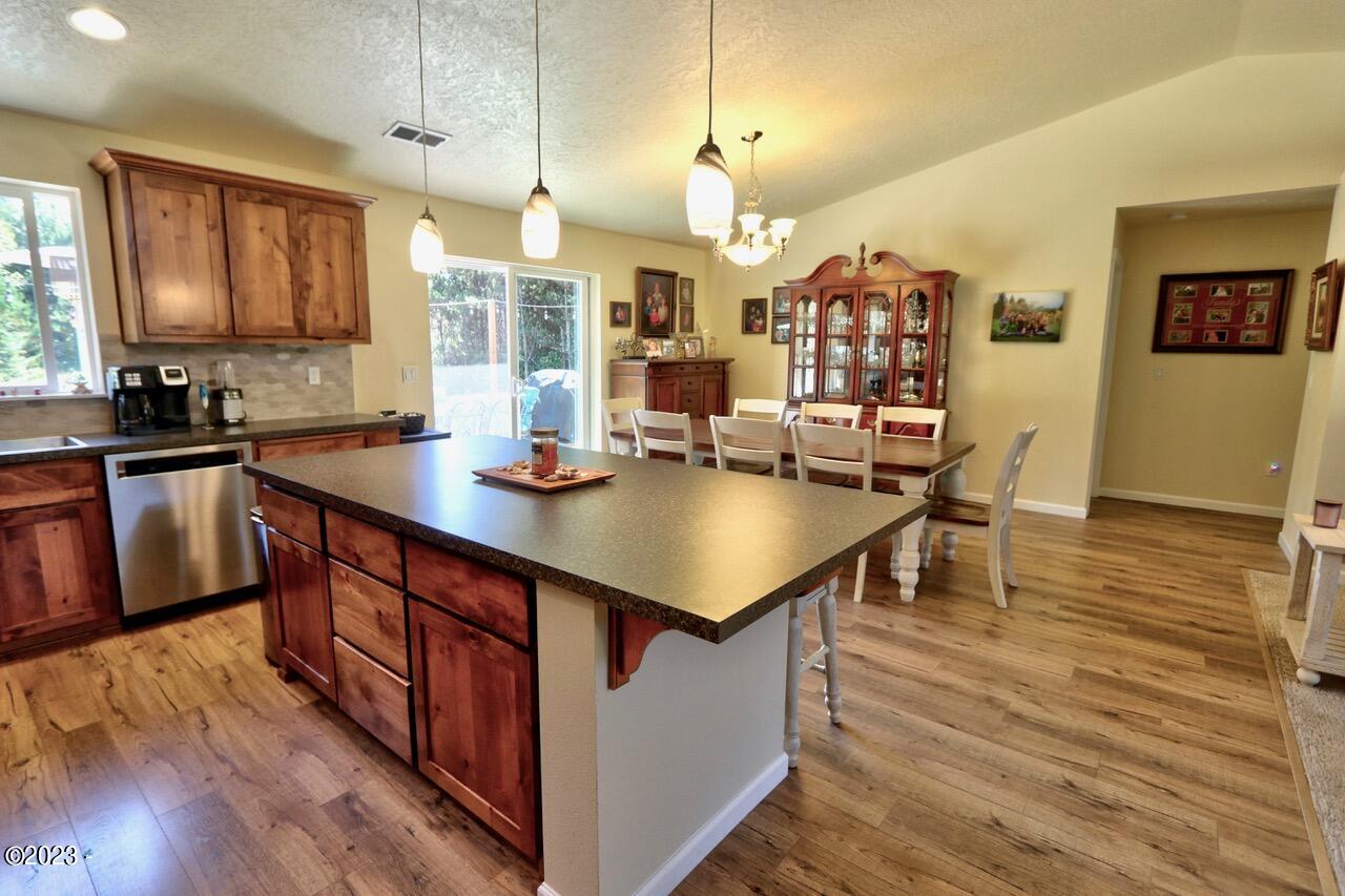 11995 NW Thompson Street