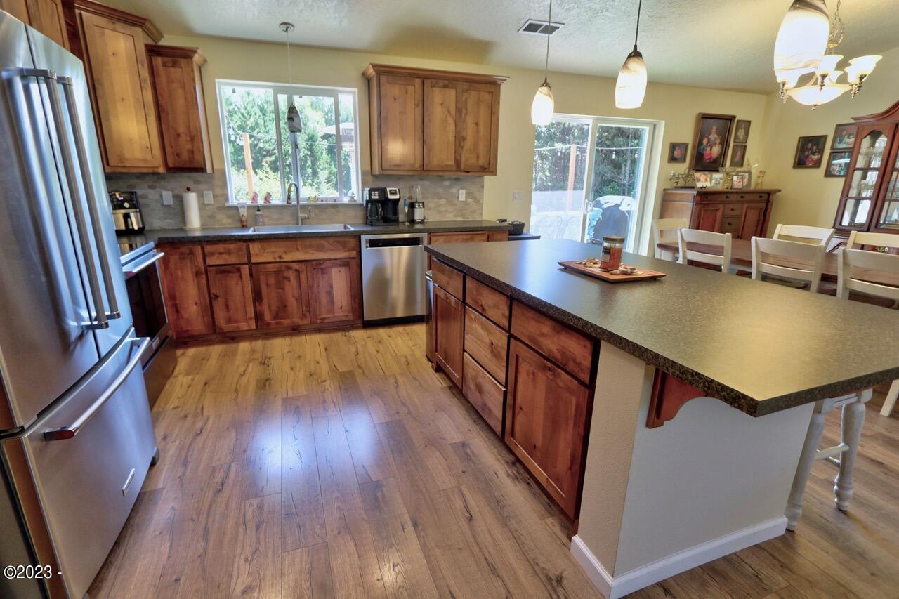 11995 NW Thompson Street