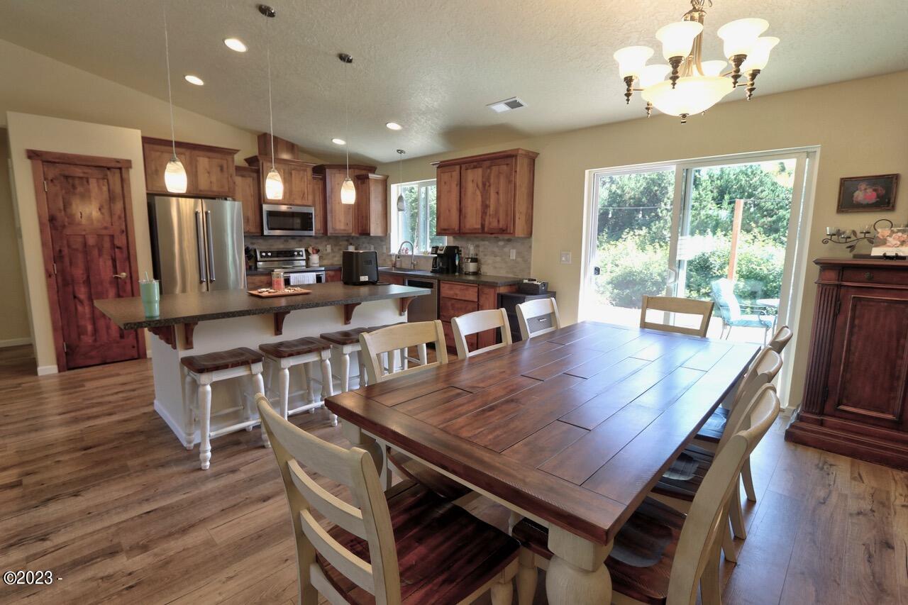 11995 NW Thompson Street