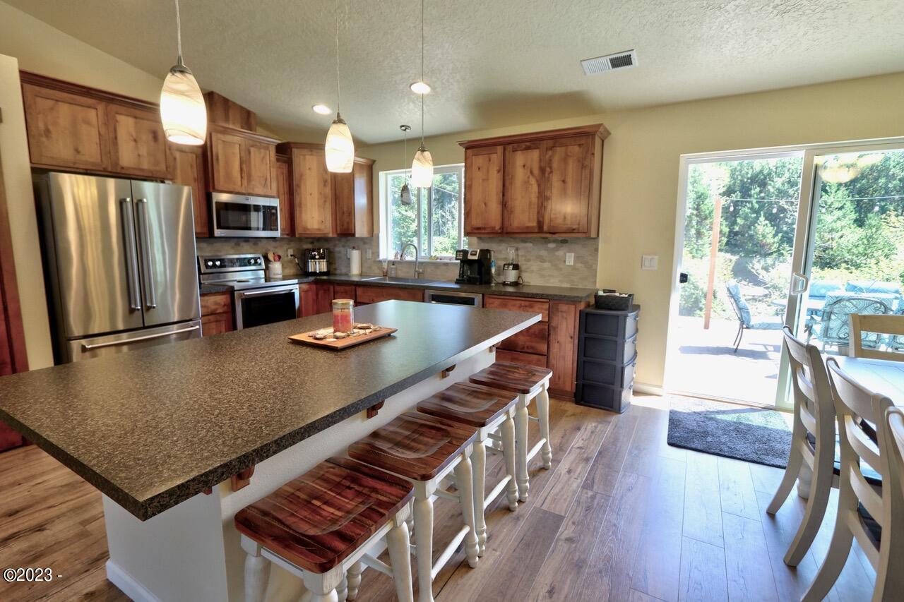 11995 NW Thompson Street