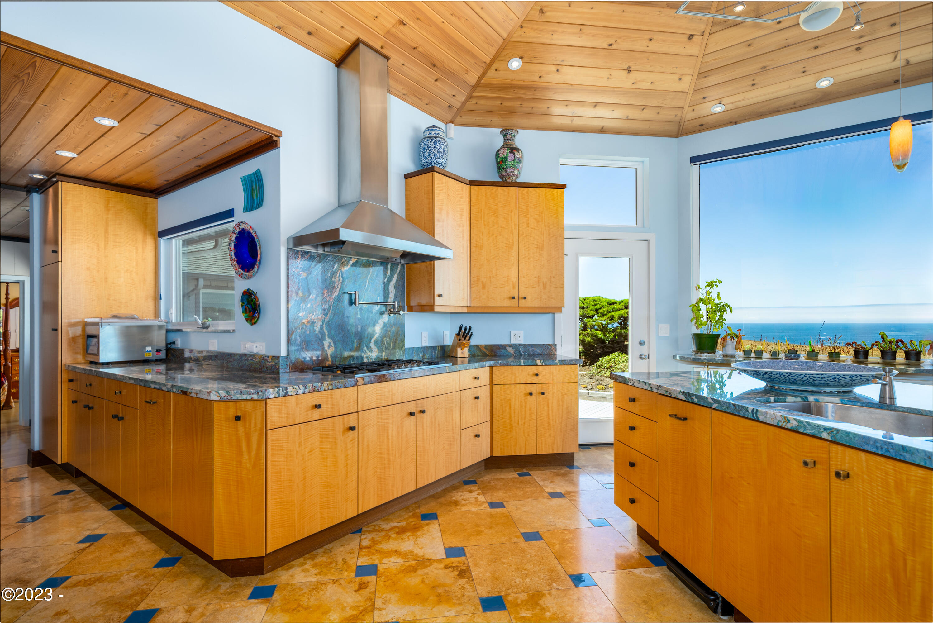 2407 NW Pacific Street