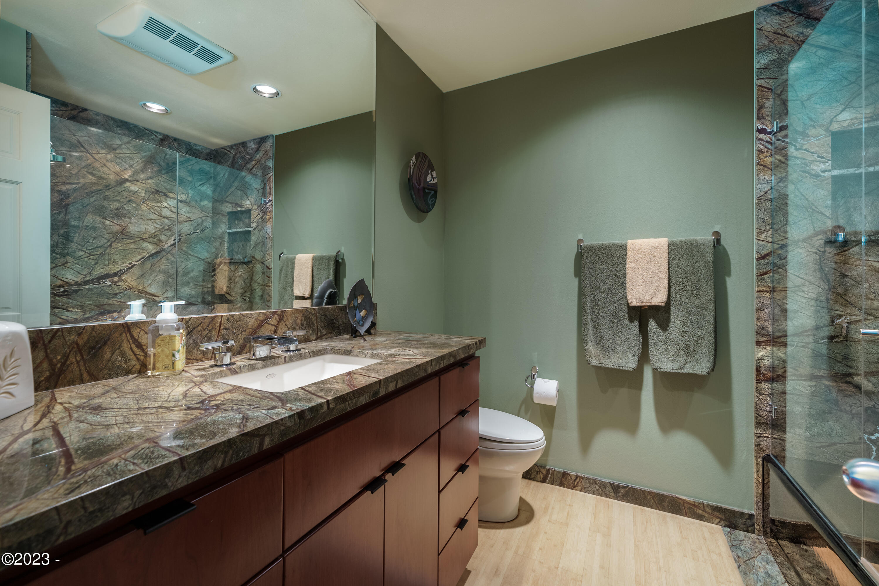 2407 NW Pacific Street