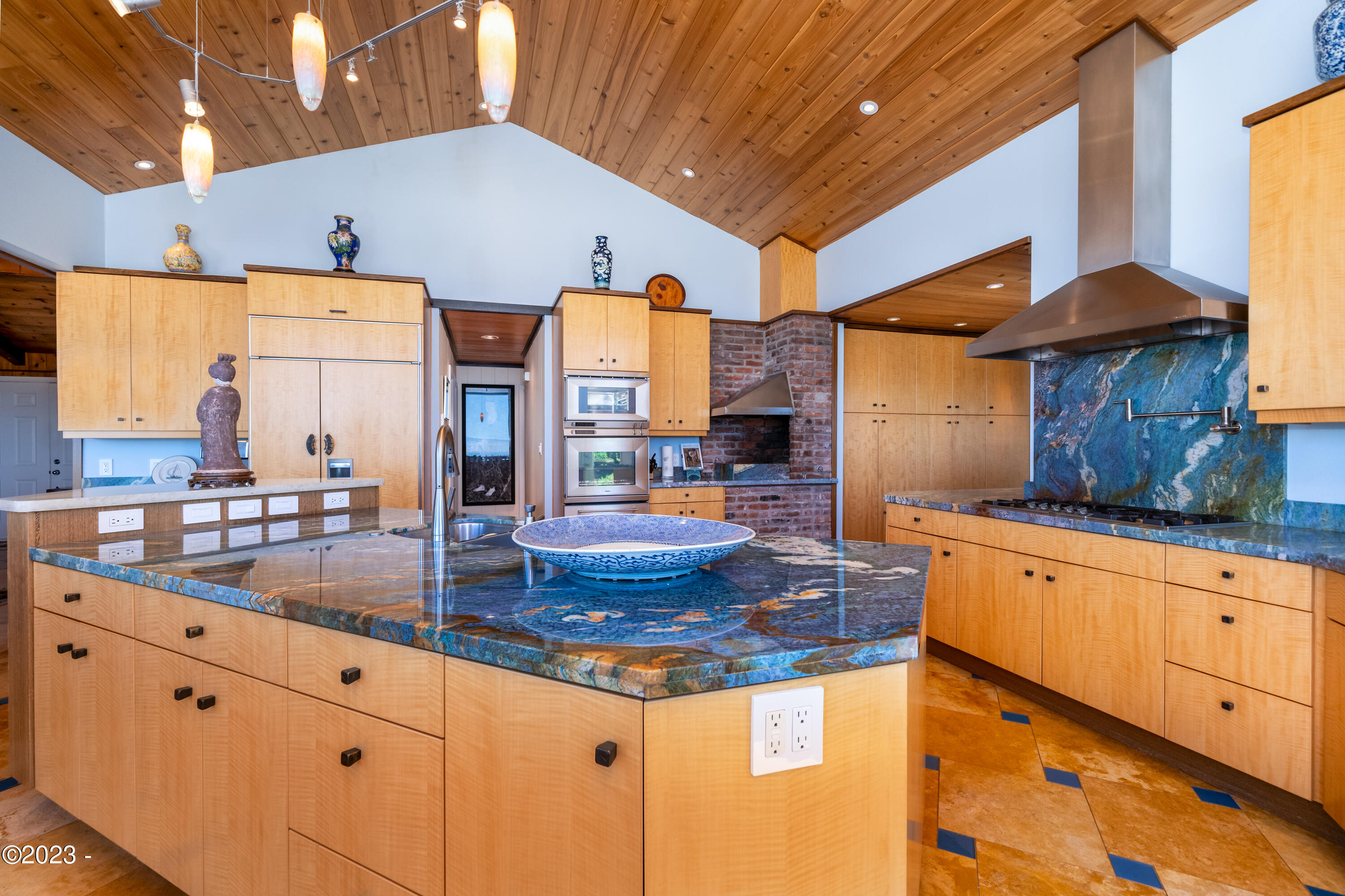 2407 NW Pacific Street