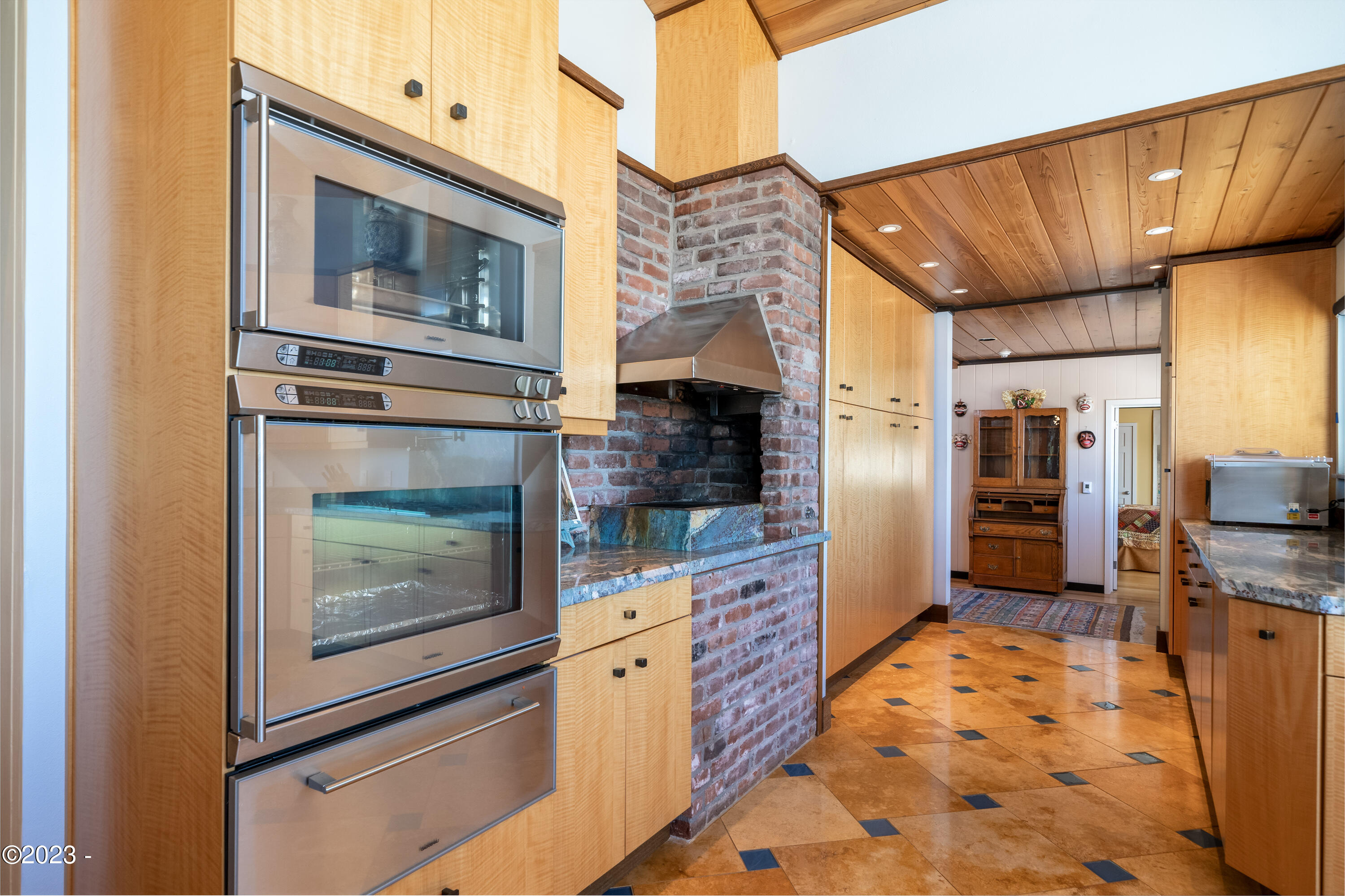 2407 NW Pacific Street