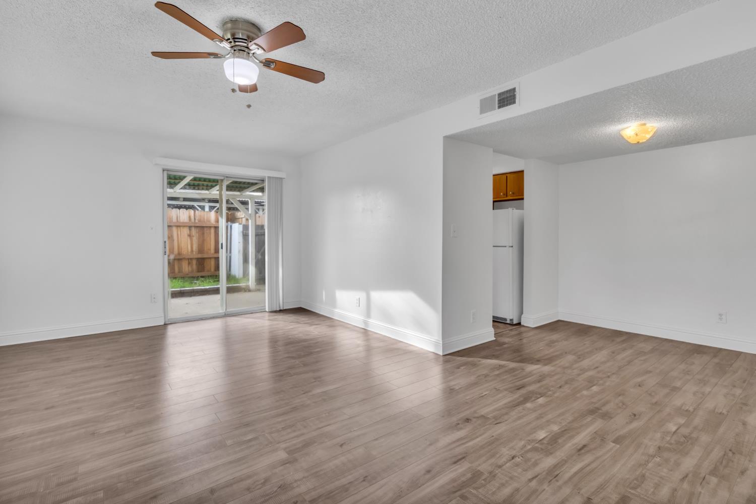 5317 Manzanita Avenue 1