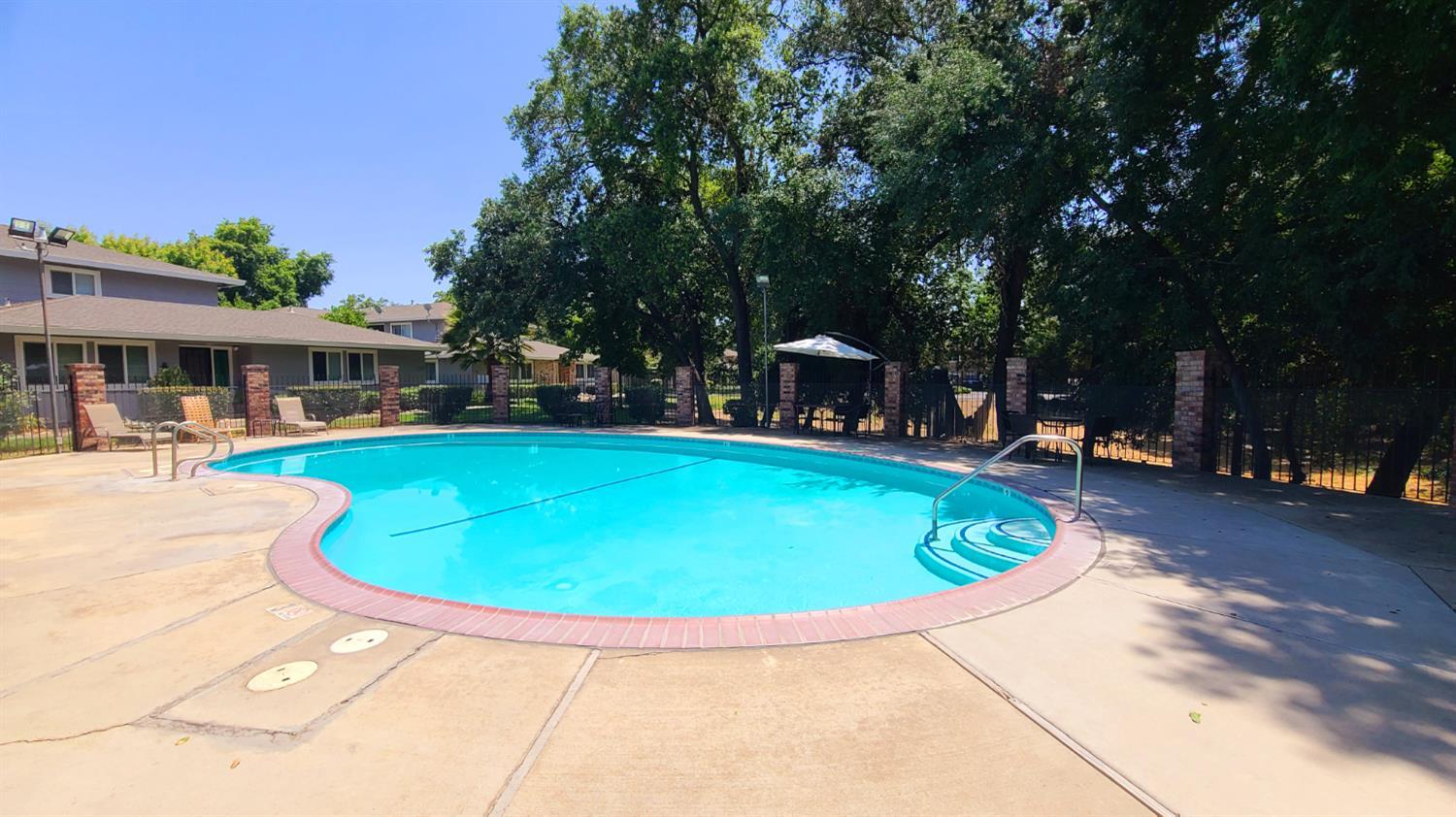 5317 Manzanita Avenue 1