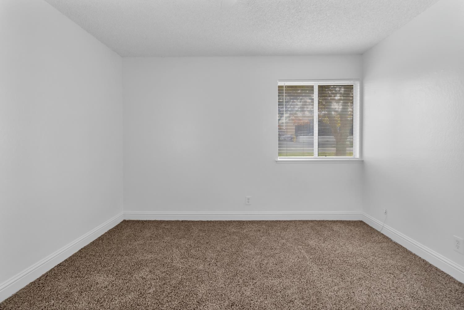 5317 Manzanita Avenue 1