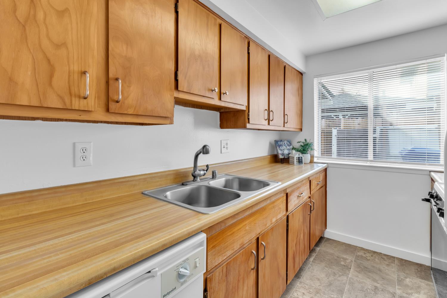 5317 Manzanita Avenue 1