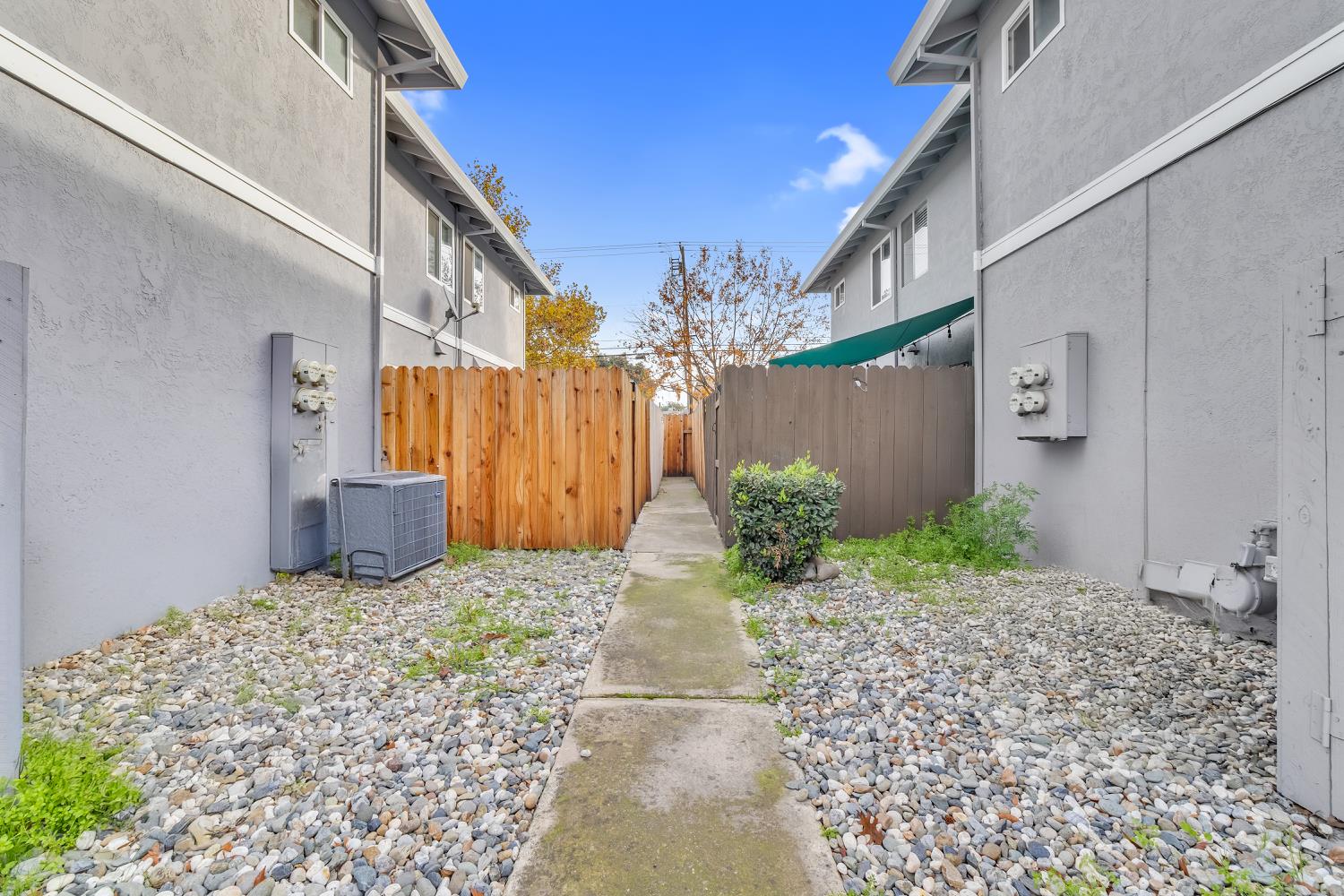 5317 Manzanita Avenue 1