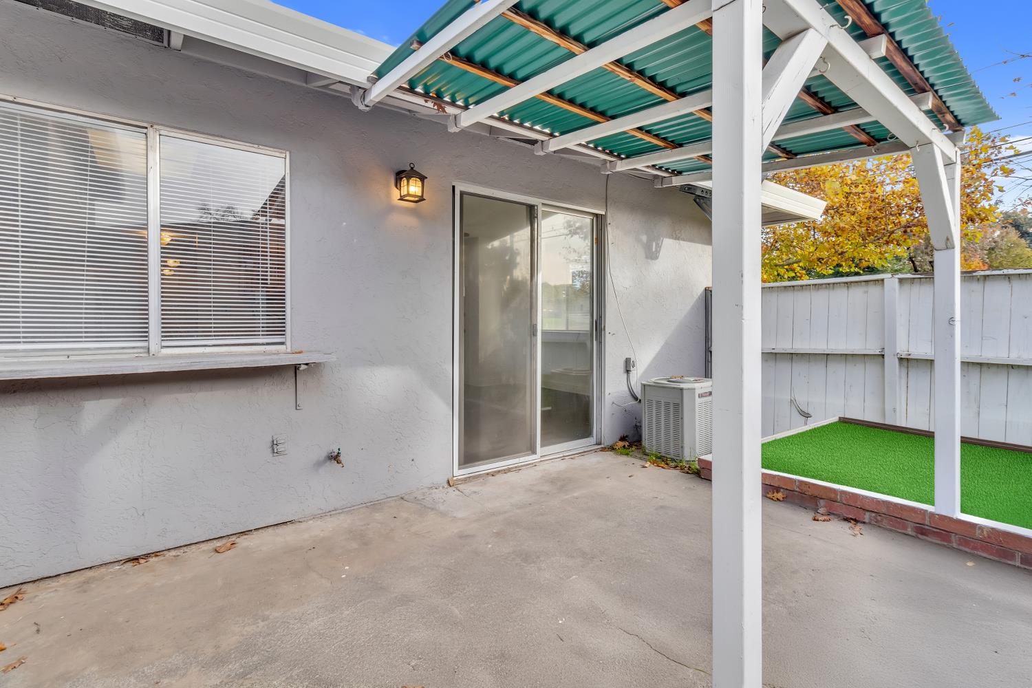 5317 Manzanita Avenue 1