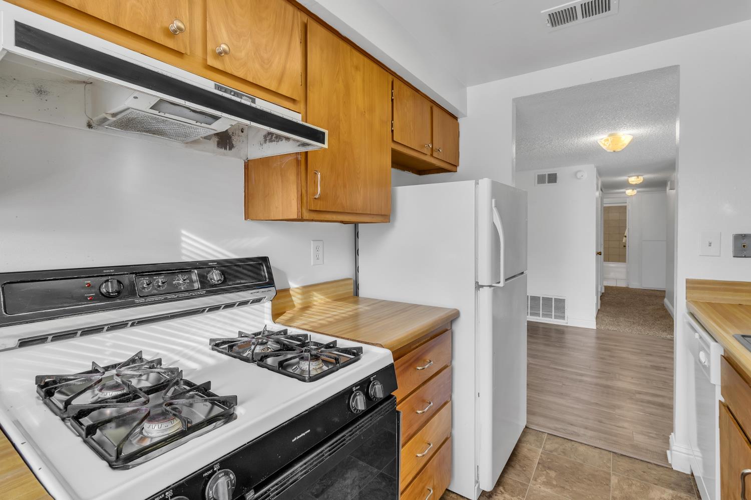 5317 Manzanita Avenue 1