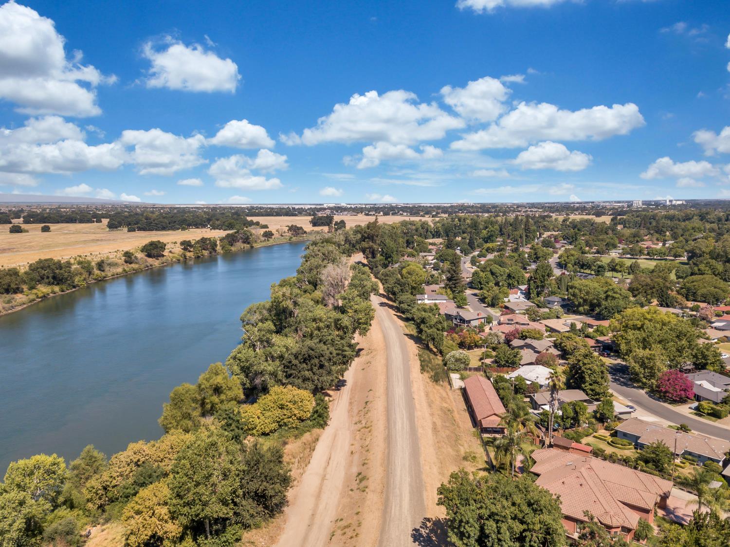 5720 Riverside Boulevard