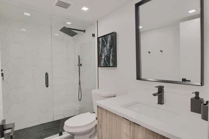 7369 Orangewood Lane 305